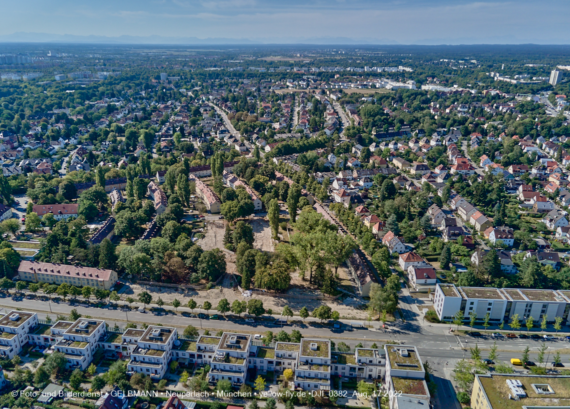 17.08.2022 - Luftbilder von der Baustelle Maikäfersiedlung in Berg am Laim